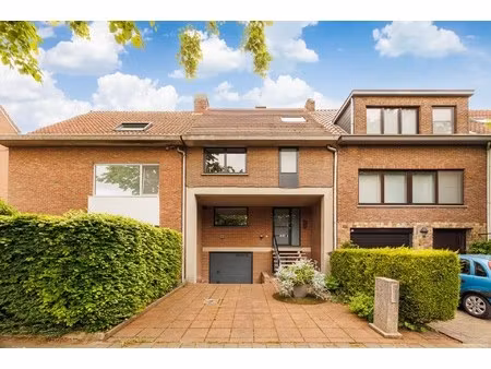 prachtige woning met zuidgeoriënteerde tuin op toplocatie!