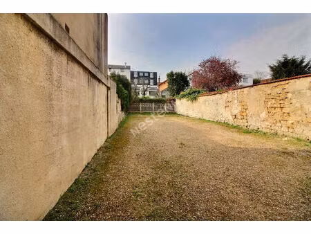 maison en pierre avec jardin  garage et fort potentiel - suresnes république / parc du châ