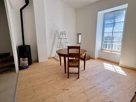 appartement t4 meublé rénové – calme en centre-ville – électroménager neuf – dpe c