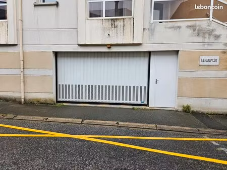 loue parking 20 m2 dans parking collectif