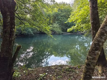 terrain de 3000 m2 de loisirs détente pêche promenade en barque