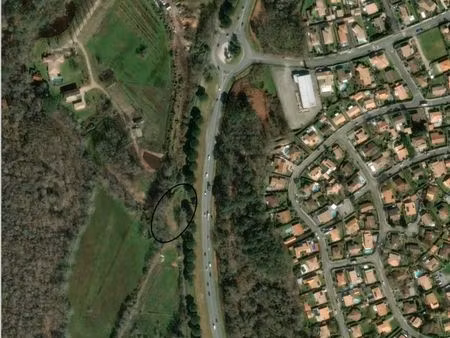 terrain trés visible voie rapide la teste arcachon idéal pour vendre produits type légume 