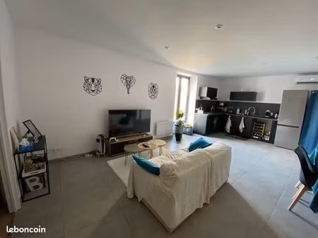 appartement t2 lumineux 49m² avec clim réversible parking proche gare tgv et gare bellevil
