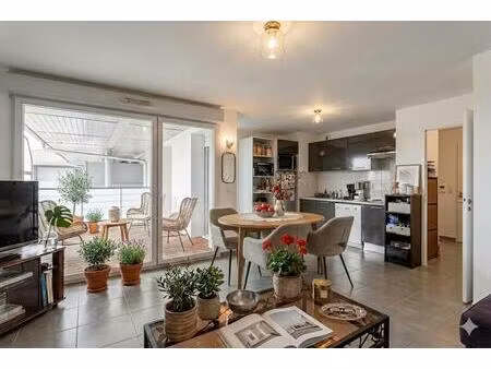 t3 64m² avec balcon et double parking - tournefeuille centre