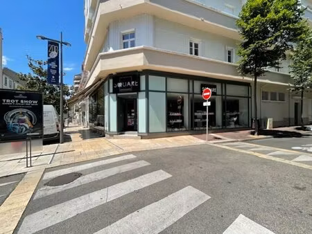 vente commerce vichy 03200 200m²