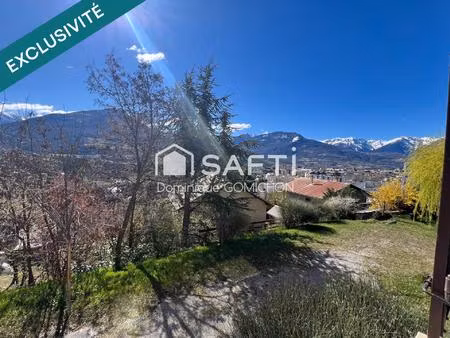 maison avec une superbe vue à proximité des commerces