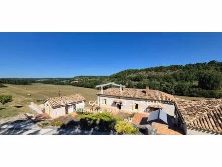 jolie fermette avec piscine en quercy blanc