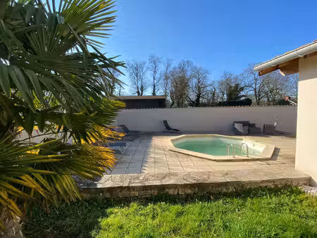 macon est - ferme 195 m2 - 5 chambres - dependances -
