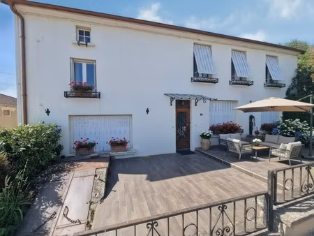 ensemble immobilier ( maison t5 + grandes dependances ) à vendre 5 pièces (sh. 251 m2) pro