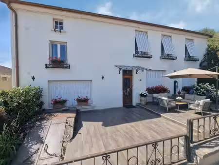 ensemble immobilier ( maison t6 + grandes dependances ) à vendre 5 pièces (sh. 251 m2) pro