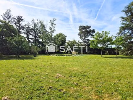 un terrain qui réunit emplacement  calme et potentiel