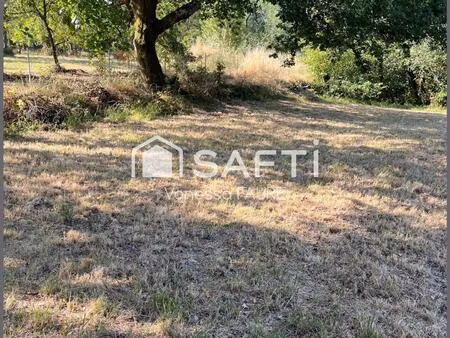 à découvrir : terrain de 800 m2 constructible en deuxième ligne