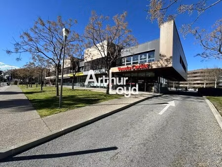 location commerce frejus 83600 162m²
