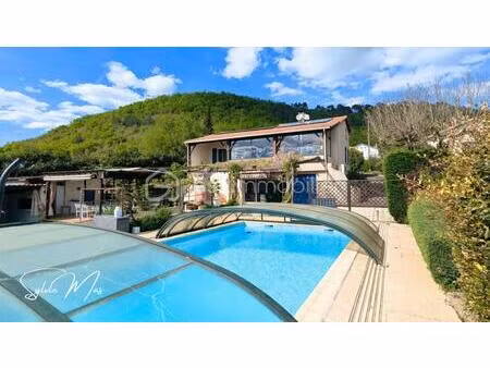 une maison pensée pour profiter  recevoir : parc  piscine