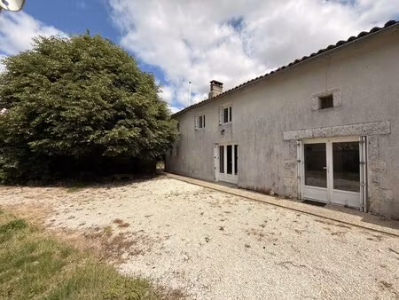 charmante maison de village avec grange  jardin et dépendances – proche ruffec