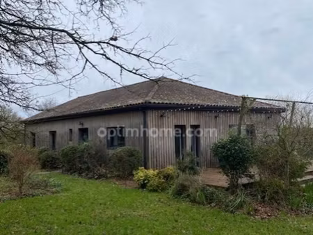sur les hauteurs de vindelle  vue remarquable depuis ses grandes baies vitrées  maison en 