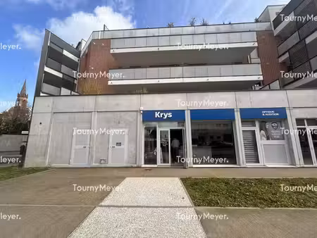 location commerce 168m²
