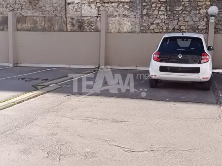 parking extérieur