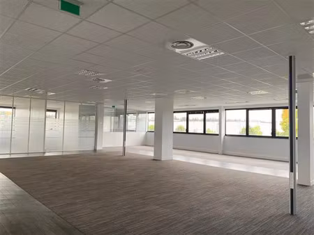location bureau st priest 2 447 m²