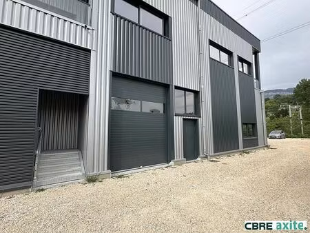location local d'activités voglans 185 m²