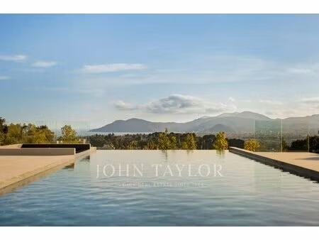 villa moderne contemporaine sur un grand terrain privé avec vue panoramique exceptionnelle