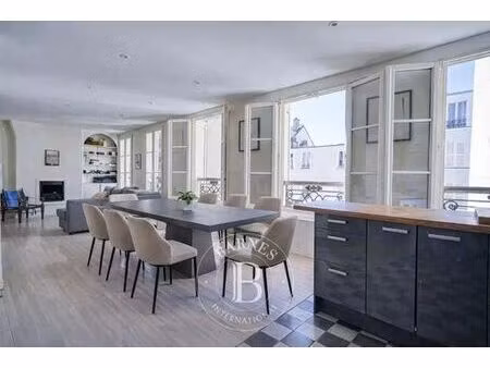 appartement de luxe de 2 pièces en vente à montmartre  abbesses  grandes-carrières  france