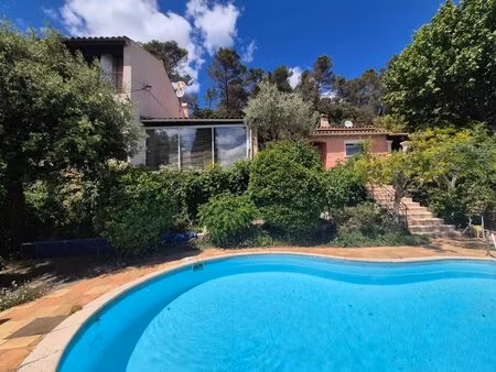 villa provençale avec piscine à montfort-sur-argens