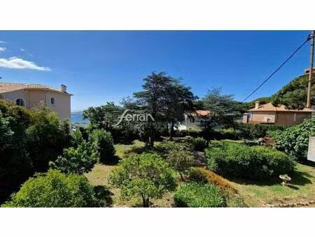 a vendre  ste maxime  maison composée de 2 appartements