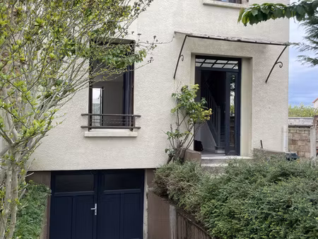 maison individuelle avec jardin et garage