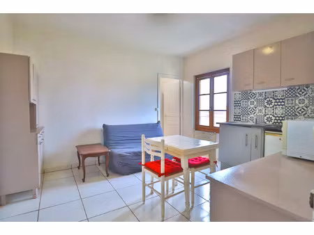 rare sur le secteur : appartement t2 + grenier à saint-savin