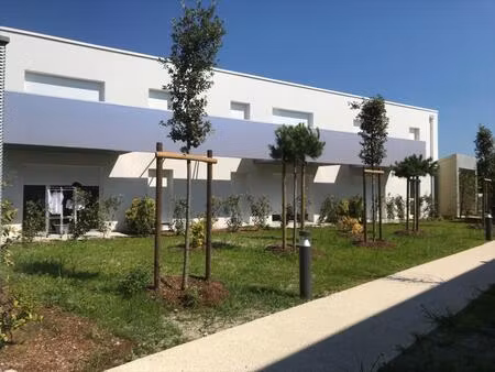 t2 meuble avec terrasse et une place de parking  bbc  jolies prestations