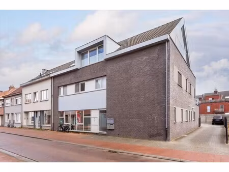 gelijkvloers 2 slp. appartement in centrum hoevenen