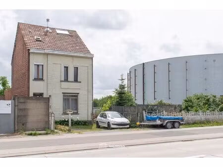 driegevelwoning op 6 are 40  met mooie tuin en parking ...