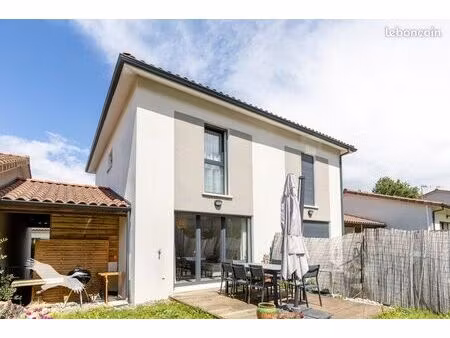 pavillon 3 pièces 64 m²