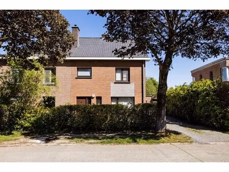 ruime gezinswoning met 4 slaapkamers op toplocatie in drongen