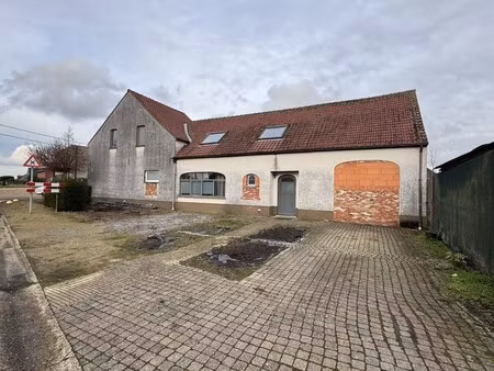 te renoveren woning op een mooi perceel van 9a78ca