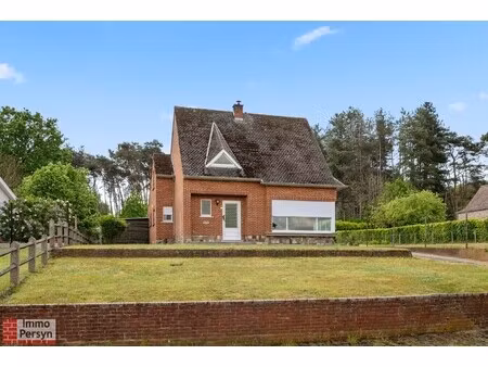 karaktervolle renovatiewoning met achteruitweg te messelbroek
