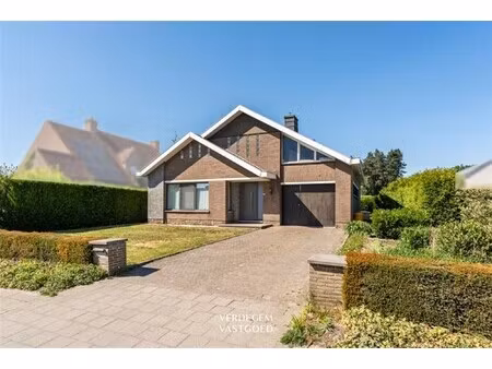 ruim wonen met 4 slaapkamers  inpandige garage en tuin