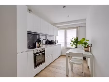 instapklaar appartement met privé parking + ruime berging/garage
