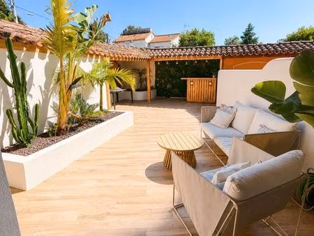 ☀️rare au pradet – t2 type maisonnette rénové avec terrasse de 43 m² et parking privé