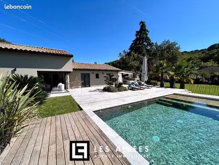 maison 4 pièces 205 m²