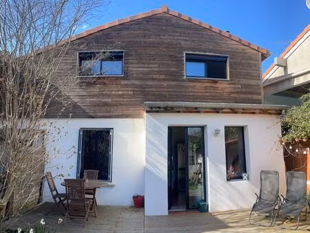 maison côte pavée