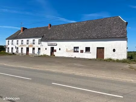 spacieux immeuble 4 façades avec terrain à bâtir
