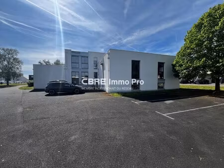 location local professionnel 763m²