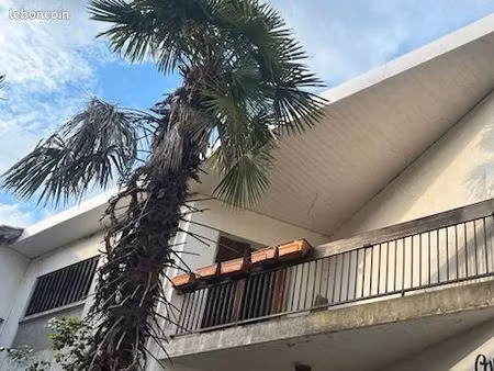 studio meublé avec balcon