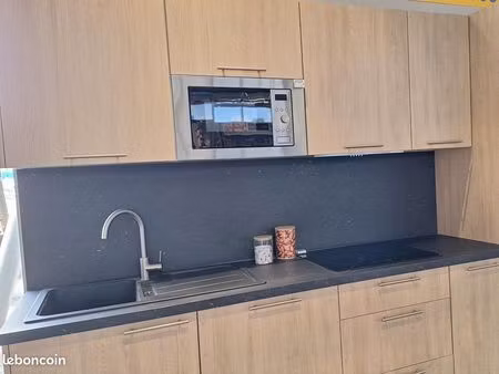 t2 de 50 m2 a loyer avec place de parking et charges incluses 1070 euros