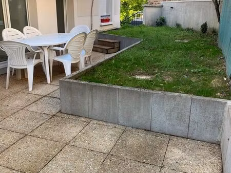 appartement t3 2 chambres avec terrasse et jardin