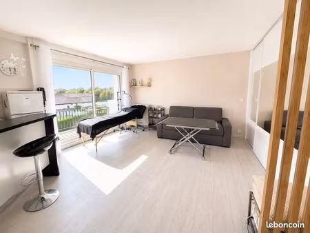 studio meublé de 26 m² avec balcon lumineux et place de parking