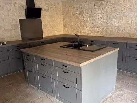 maison de caractère 200m² -3 chambres - pierre apparente - cuisine îlot - garage