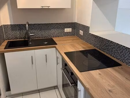 maison de village 100m2 -3 chambres - sous les arcades - garage - grenier